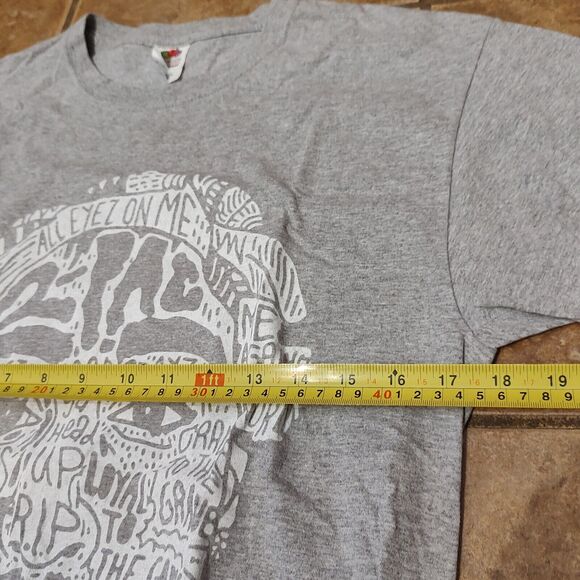 Rare Fruit of the Loom Tupac Shakur Graphic T-Shirt Men's Size Medium Gray - Picture 4 of 6